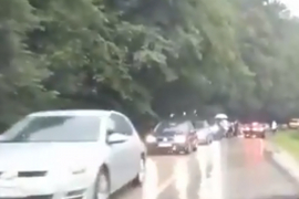 Obustavljen saobraćaj između Vlasenice i Milića, kilometarske kolone