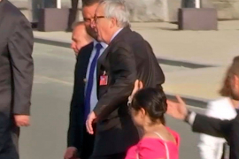 Junker posrtao, lideri NATO ga jedva održavali na nogama