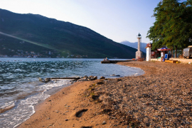 Tijelo ženske osobe pronađeno u šumarku kod plaže u Tivtu