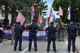 Dok se slavi Dan ustanka u Srbu, desničari puštaju Tompsona