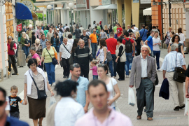 Migracije i nizak natalitet doveli RS do starenja: Starih više nego ...