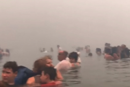 Novi snimak katastrofe: Dim sve pokrio, "spas" u moru