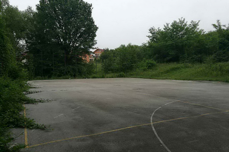 Igralište u Adi dobija sportske rekvizite