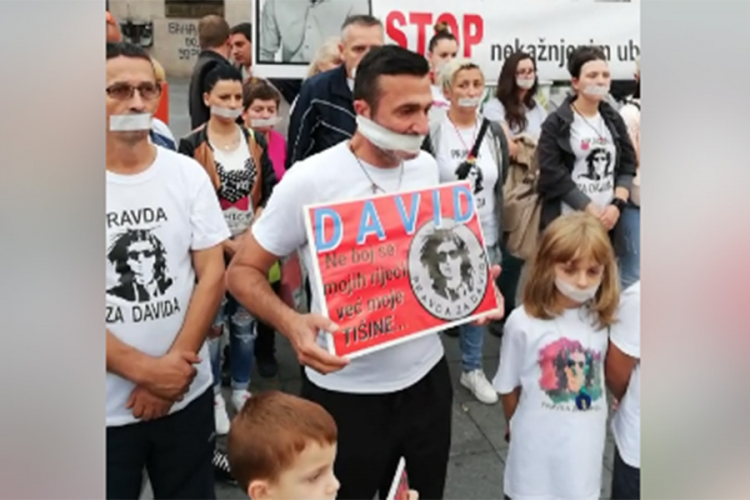 Davor Dragičević i večeras nijem na Trgu Krajine