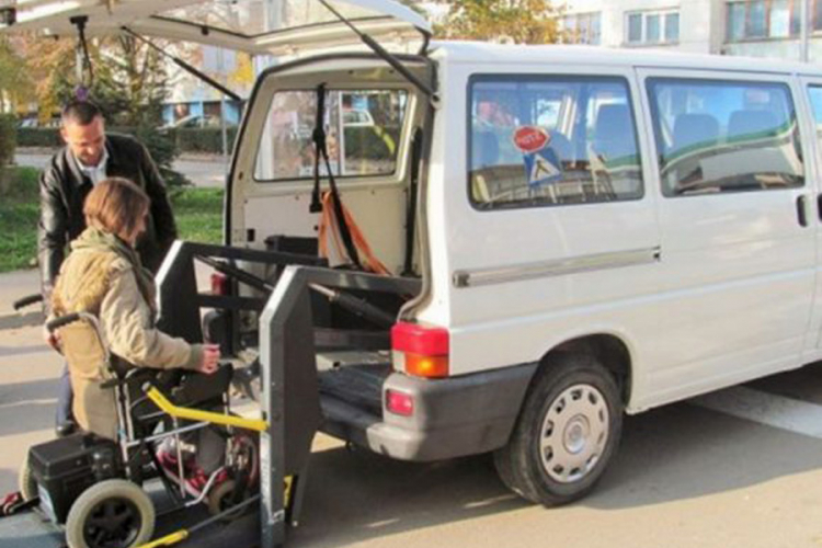 Taksi za lica sa invaliditetom dostupan cijeli dan