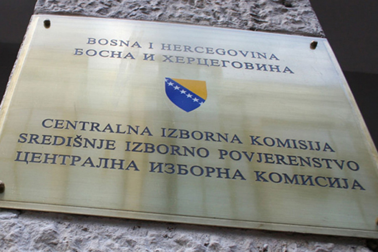 Sutra uništenje starog sita za izradu papira za glasačke listiće