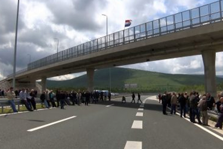 Bivši borci blokirali GP Bijača
