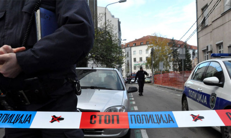 Automobil uletio u kafić, dvoje povrijeđeno