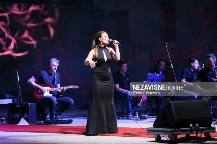 Jelena Tomašević vrhunskim glasom prodrmala publiku