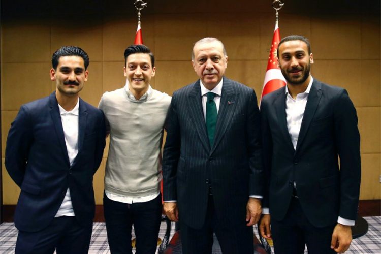 Nijemci zbog Erdoana razmišljaju da izbace Ozila i Gundogana