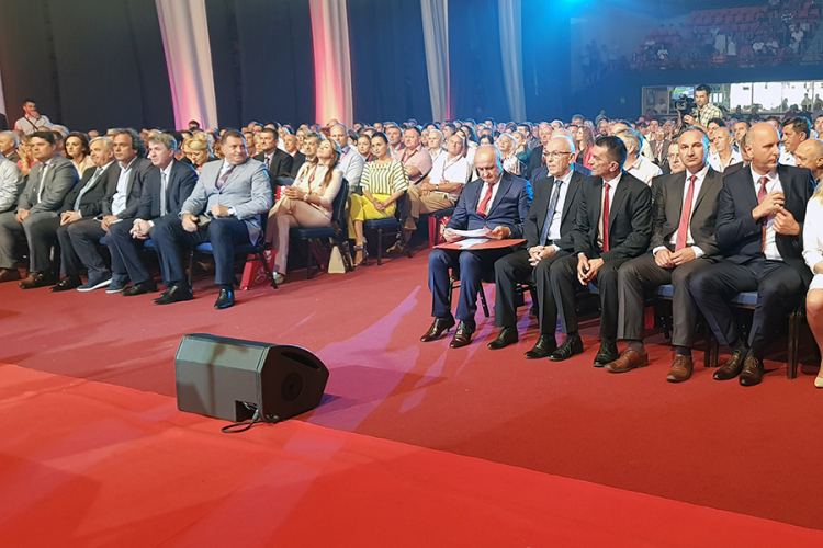 Dodik: Srpska jedina koja može bez međunarodnog intervencionizma