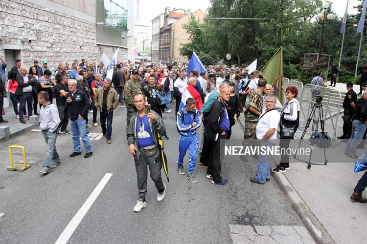 Bivši borci opet pred Parlamentom FBiH