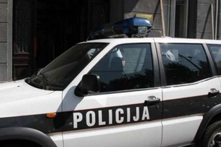 Troje povrijeđeno u sudaru fiće i audija