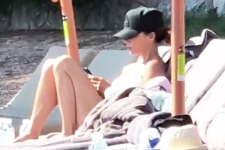 Dejvid i Viktorija Bekam uživaju na plažama Svetog Stefana