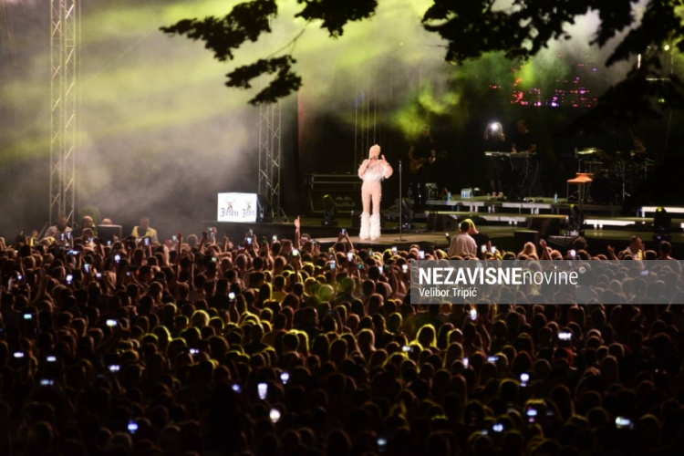 Banjalučani uživali u pjesmama Lepe Brene