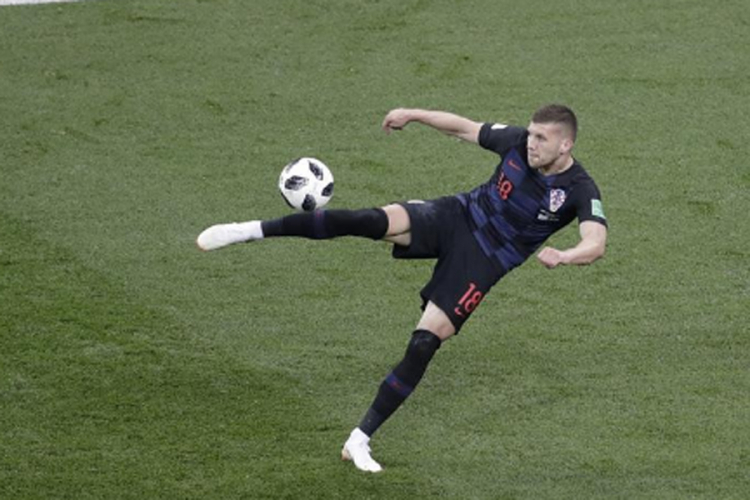 Rebić cijelom selu otplatio dugove