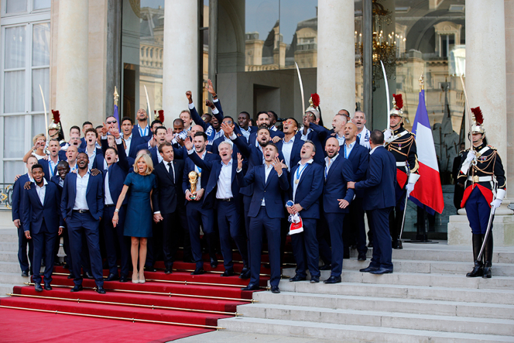 Francuski "zlatni momci" u Jelisejskoj palati