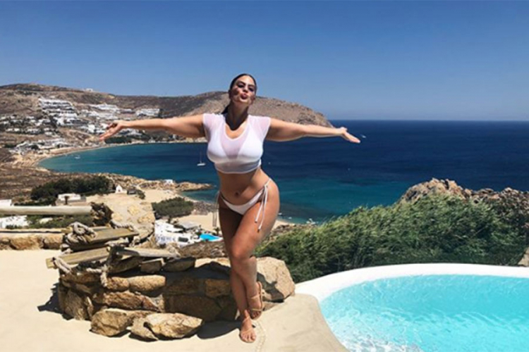 Najpoznatija plus size manekenka uživa na Mikonosu