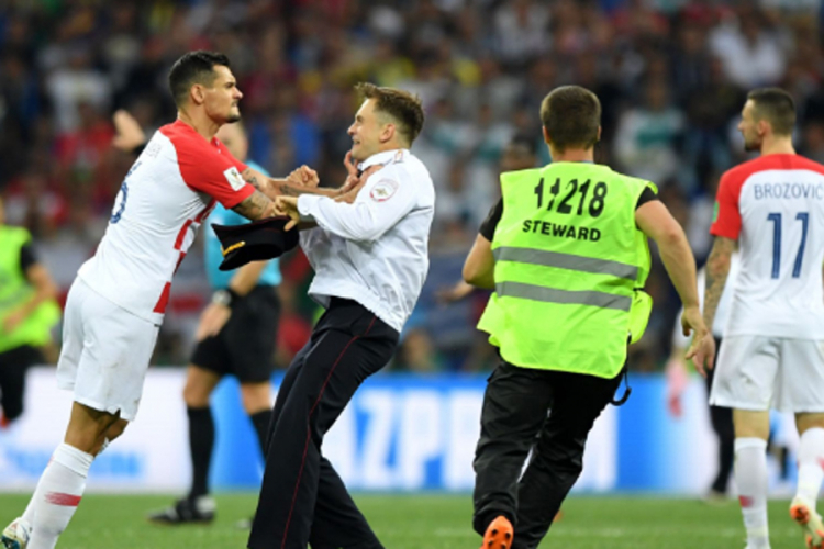 Redari sa finala Mundijala ispaštaju zbog pank grupe