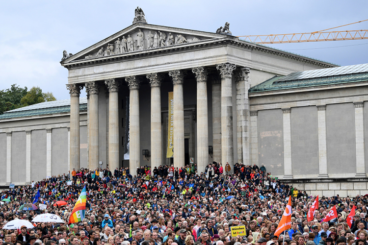 Minhen: 15.000 ljudi protesovalo protiv "politike straha"