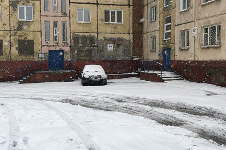 Noriljsk prekriven snijegom usred jula