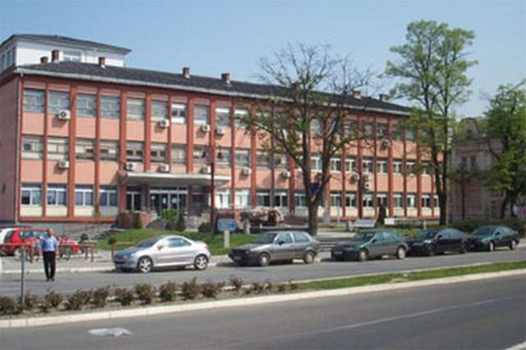 Vlada sudijama i tužiocima poklanja farbe za kosu, lakove i deterdžente