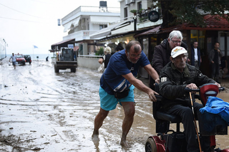Na Tasosu ulice neprohodne, na Halkidikiju lije kiša