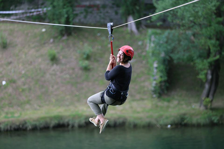Banjalučani oduševljeni spuštanjem užetom preko Vrbasa