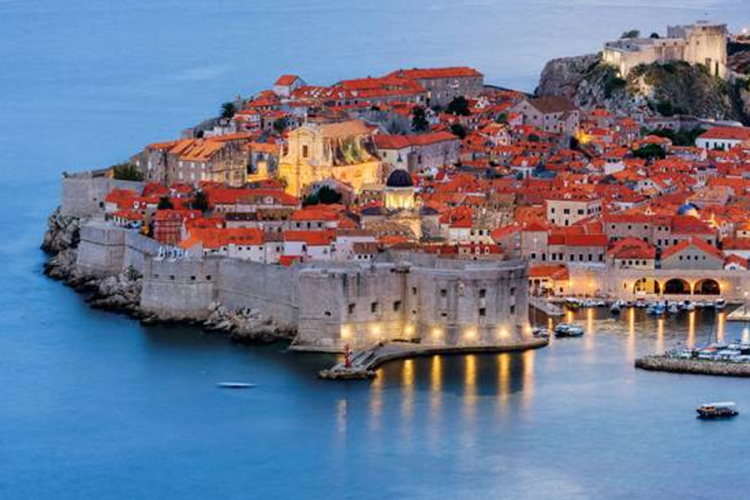 Brodom od Budve do Dubrovnika za tri časa