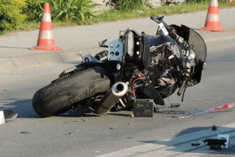 Poginula djevojka na motoru