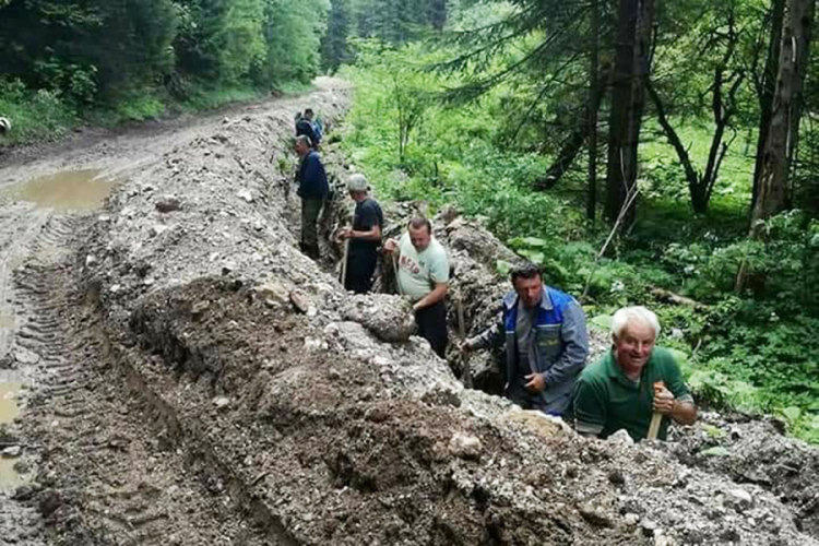 U Strojicama, kod Šipova, više od 300 kuća i stoka skoro 20 dana bez vode