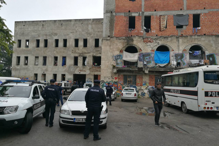 Policajci zbog migranata ne idu na godišnji