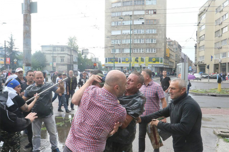 Zbog napada na reportere privedene dvije osobe