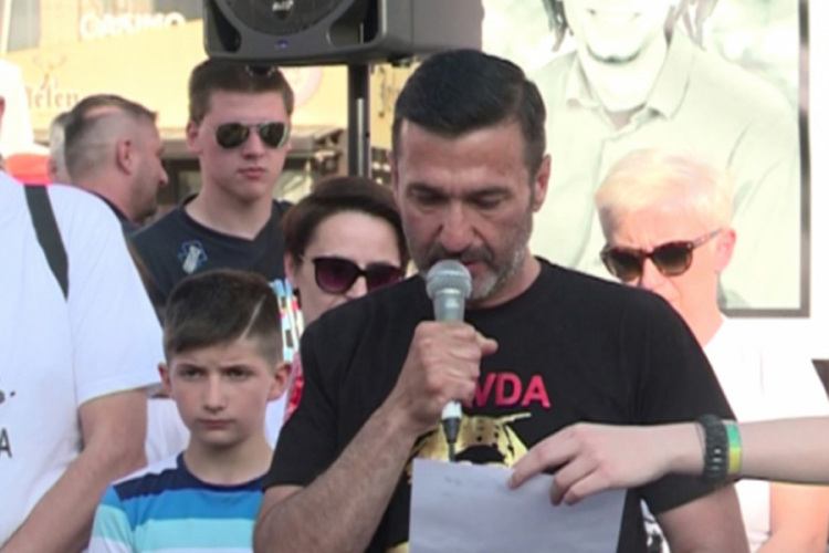 Skup "Pravda za Davida" na trgu 124. dan