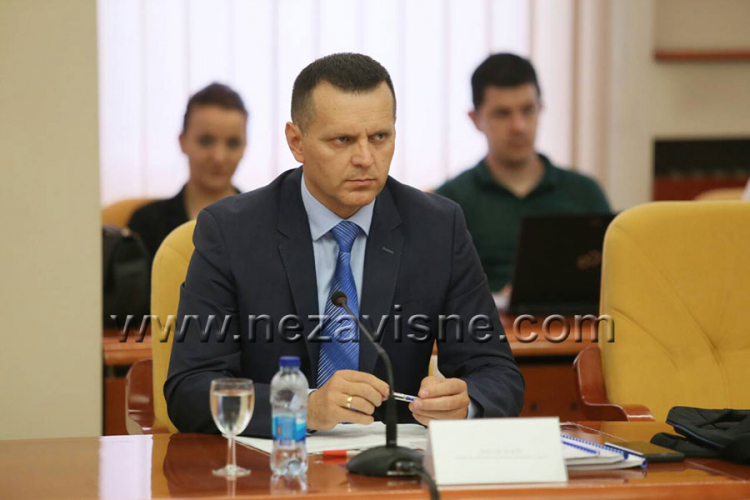 Lukač: Bošnjačka vlast migrantima naseljava srpska povratnička sela
