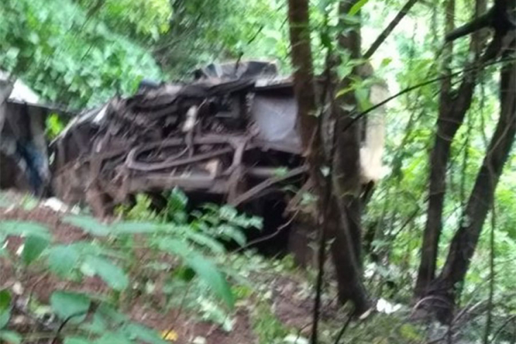 Autobus sletio u klisuru, poginule najmanje 33 osobe