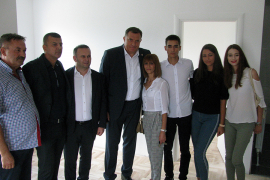 Dodik uručio ključeve stana samohranoj majci