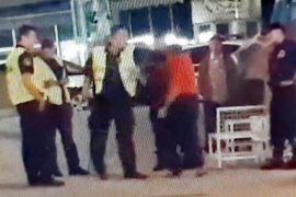 Policajac šamarao građanina, ostali posmatrali