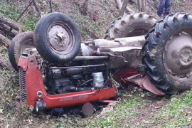 Povrijeđen u prevrtanju traktora
