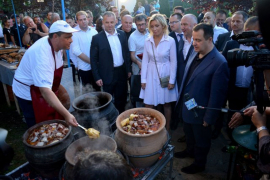 Ruski mediji: Zaharova nije odoljela zvucima trube