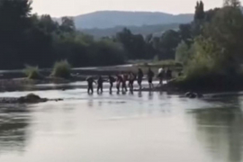 Migranti i dalje na Drini, biće vraćeni u Srbiju