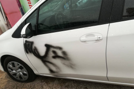 Ustaški simboli na automobilu BG tablica u Šibeniku