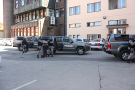 Prepriječili put pasatu, pa zapucali: Dva Tuzlaka uhapšena zbog ...
