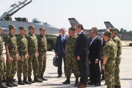 Vučić nakon prijema MIG-ova: Srbija razmatra vraćanje obaveznog ...
