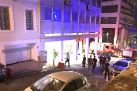 Bačena bomba na zgradu u Pireju