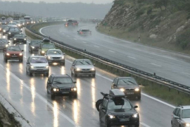Vozači oprez, mokri i klizavi kolovozi