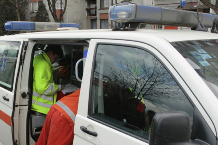 Napadnuta ekipa banjalučke Hitne pomoći, medicinska sestra završila u gipsu