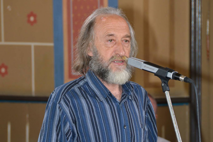 Vlasta Mladenović: Pjesnik ne može pisati o ljubavi dok oko njega bukte ratovi