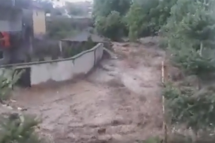 Snažno nevrijeme u Vranju, velika materijalna šteta