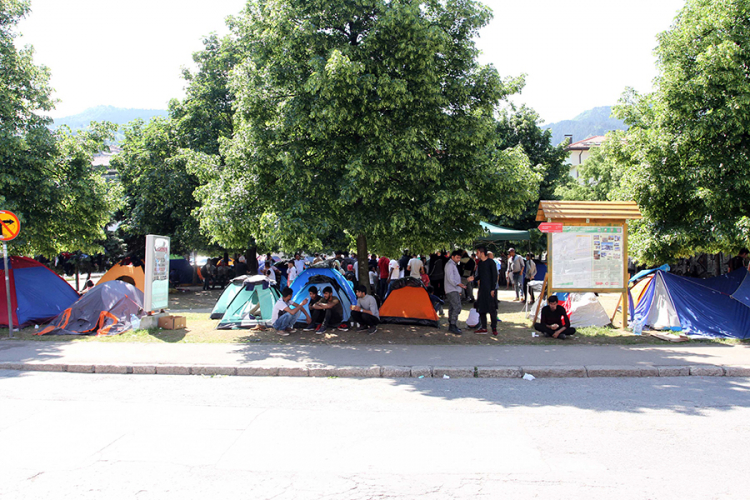 Migrante smještaju u minirano područje!